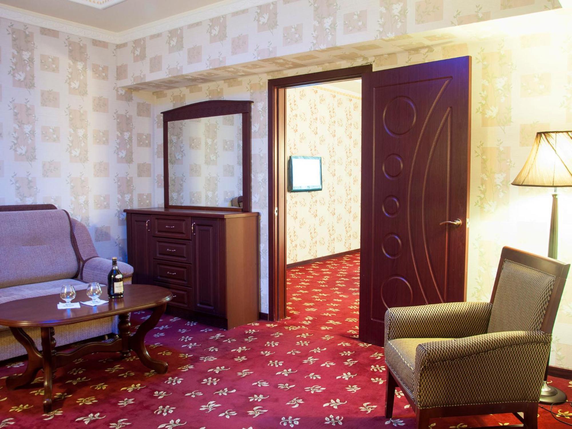 Golden Valley Hotel ทาชเคนต์ ภายนอก รูปภาพ